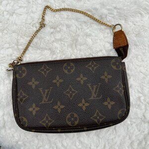 Louis Vuitton Monogram Mini Pochette Authentic w/Certificate of Authenticity